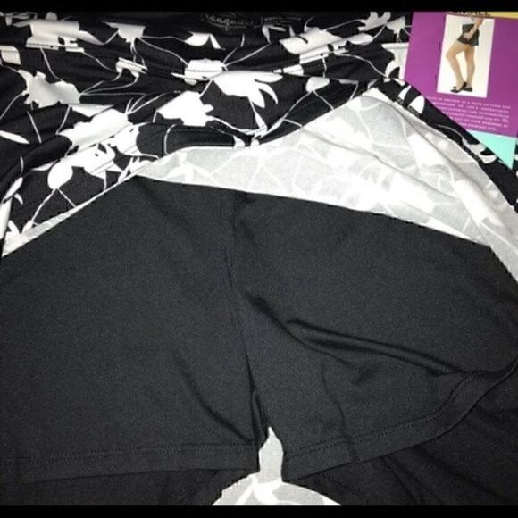 NWT. TRANQUILITY BLACK AND WHITE SKORT  - Picture 6 of 8